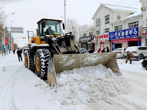 除雪保暢，山推鐵肩道義勇?lián)厝危? /> 
            <div   id=